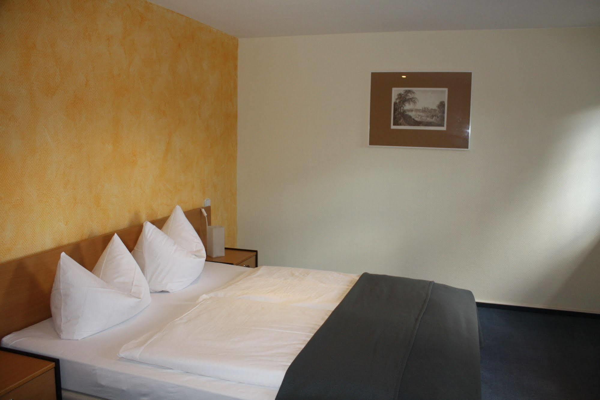 Landhotel Lindenschänke Dresden Exterior foto